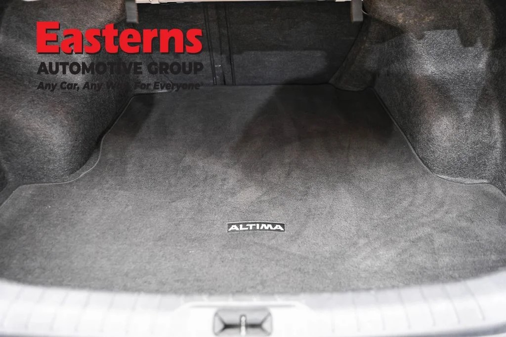 Used 2025 White Nissan 2.5 SV image 9