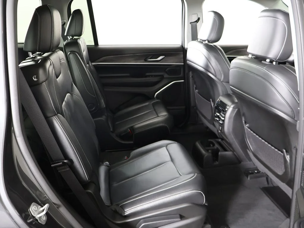 Used 2022 Gray Jeep Limited image 41
