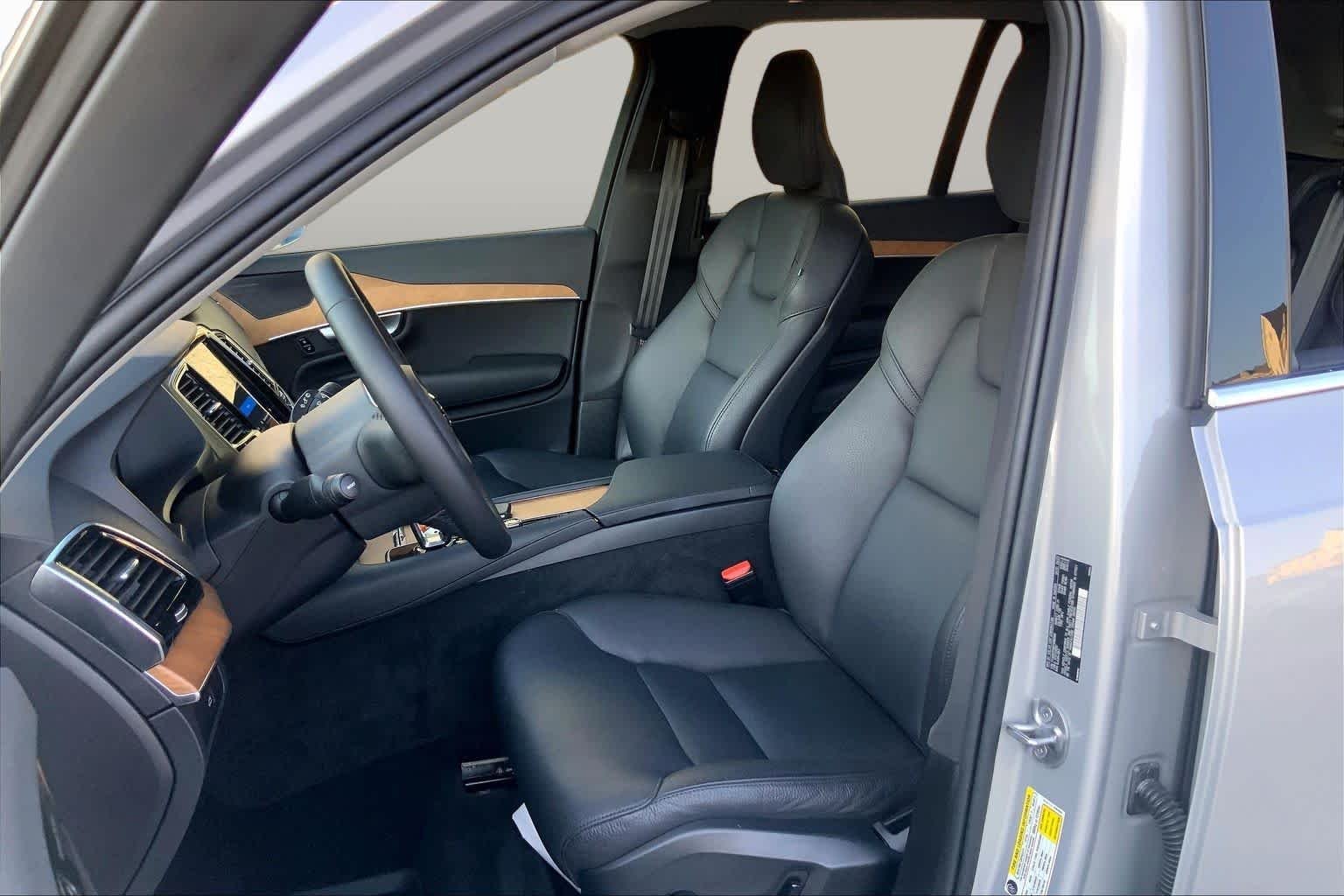 Used 2023 Silver Dawn Metallic Volvo Plus image 8