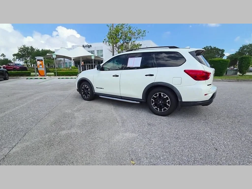 Used 2020 Pearl White Tricoat Nissan SL image 44