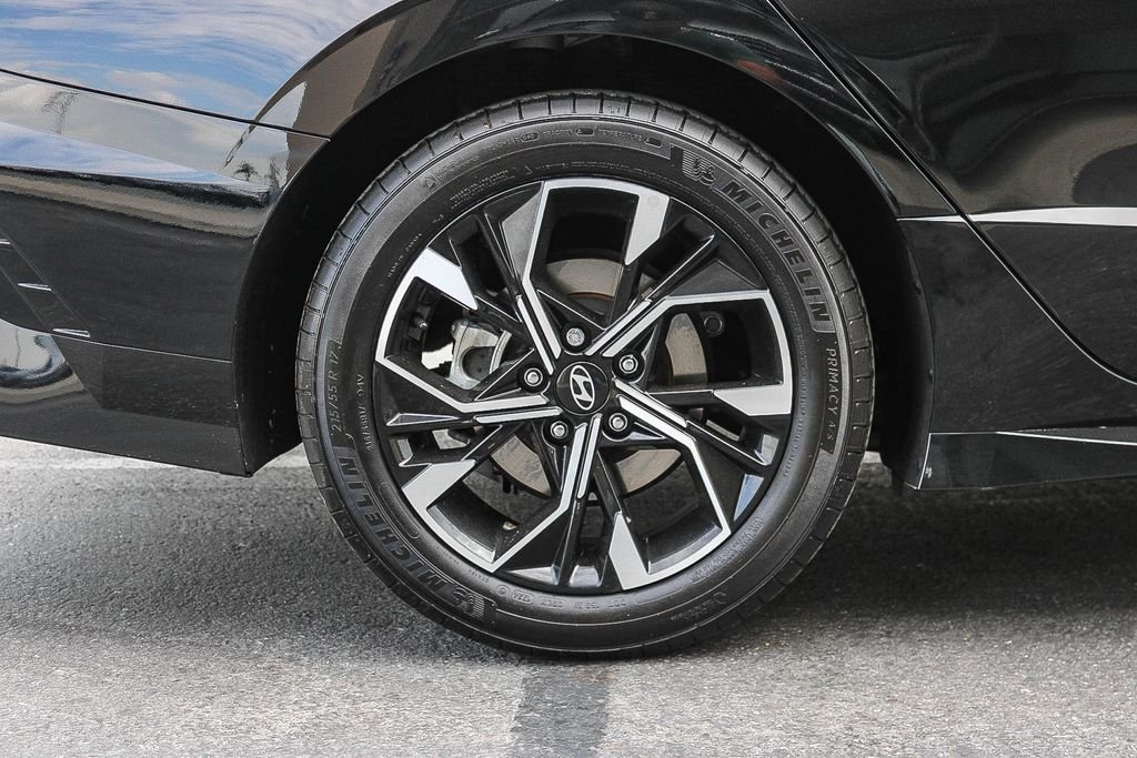 Certified Used 2025 Black Hyundai SEL image 11
