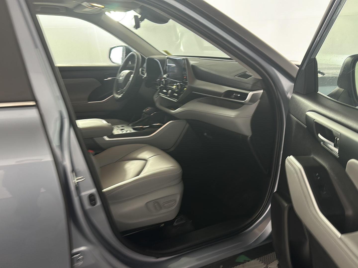 Used 2023 Moon Dust Toyota XLE image 25