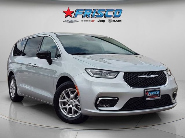 2024 Chrysler Pacifica Touring L's photo