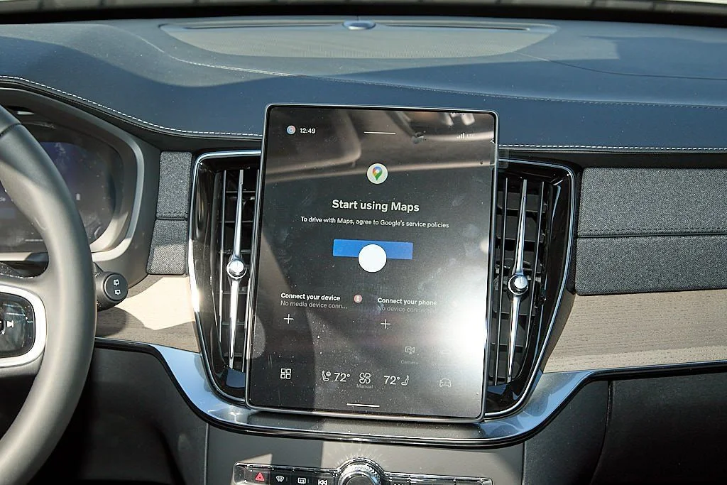 New 2026 Aurora Silver Volvo Plus image 28