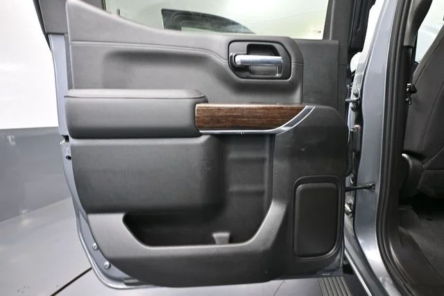 Used 2021 Silver GMC Elevation image 29