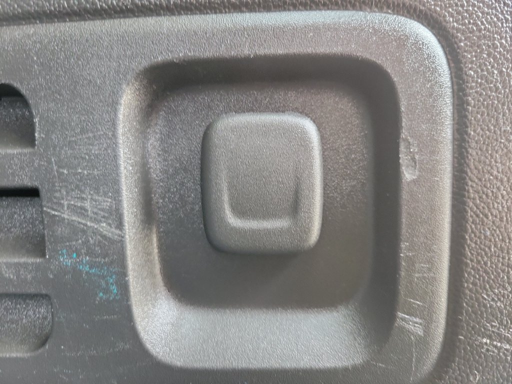 Used 2018 GRAPHITE METALLIC Chevrolet Premier image 8