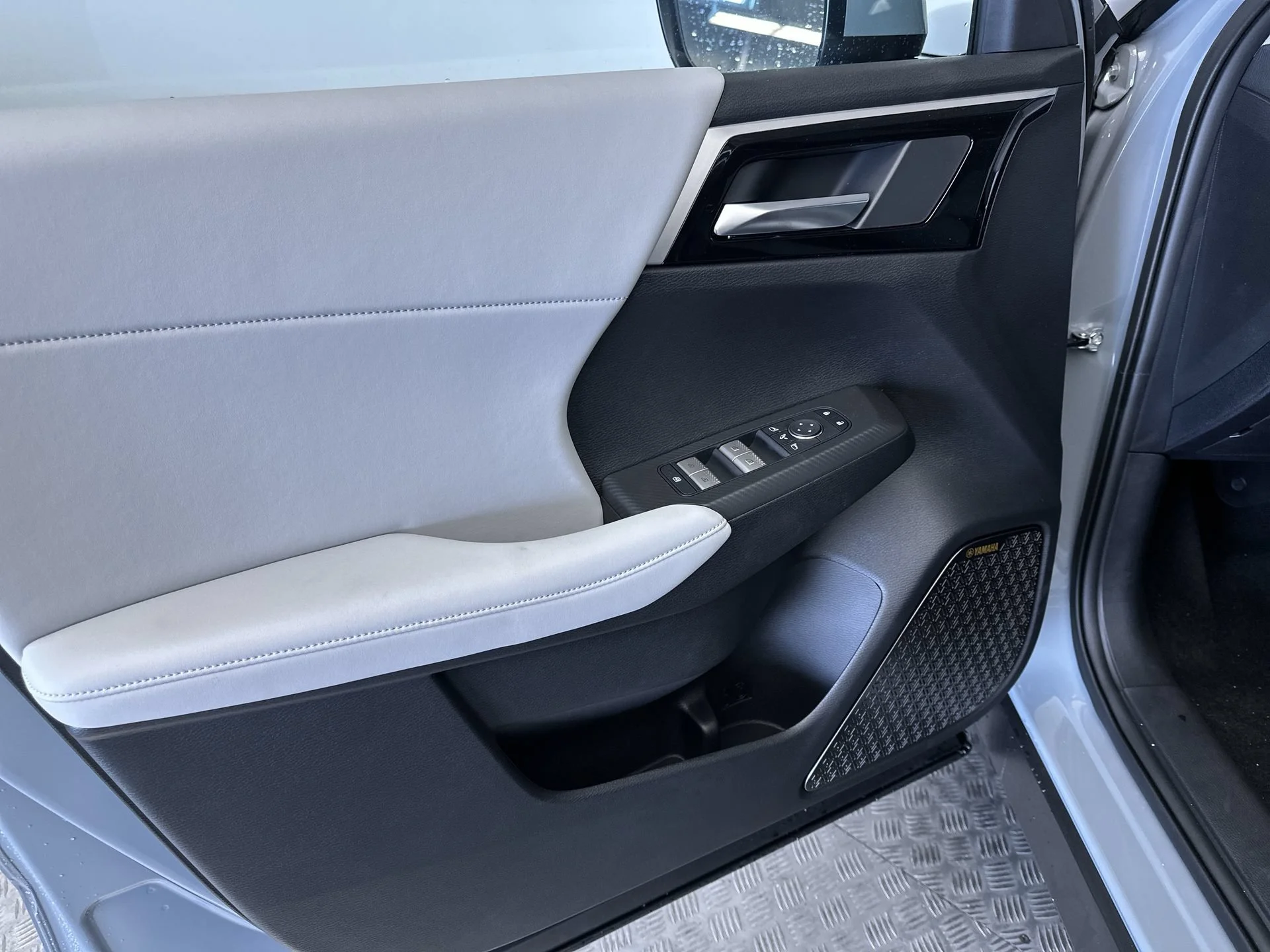 New 2026 Moonstone Gray Metallic Mitsubishi SE image 15