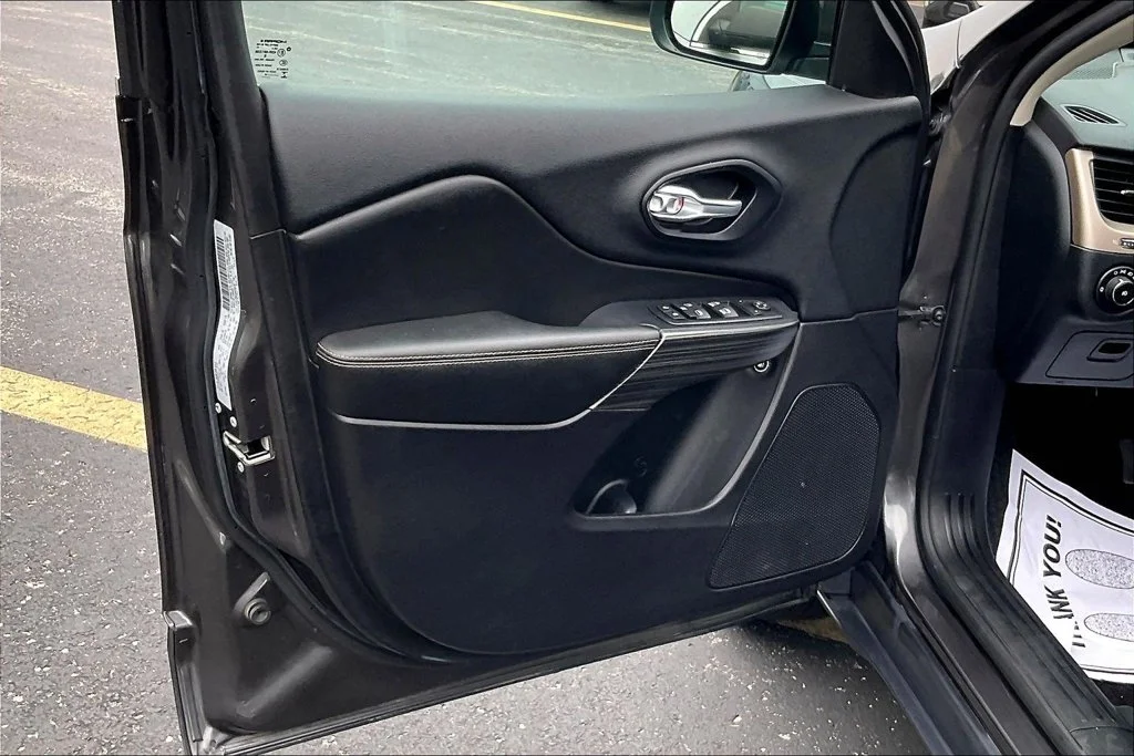 Used 2016 Gray Jeep Limited image 25