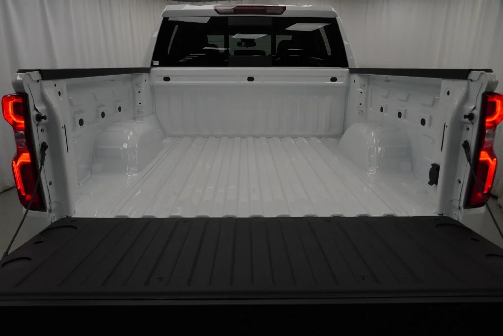 New 2026 Summit White Chevrolet RST image 25