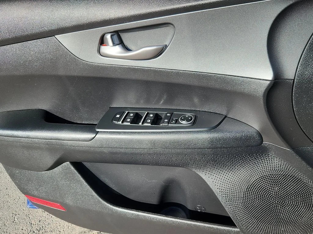 Used 2020 Blue Kia LXS image 8