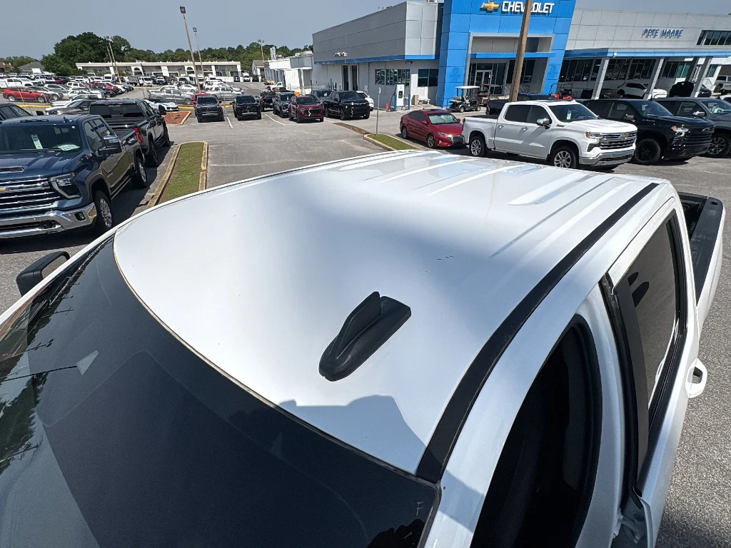 Used 2025 Summit White Chevrolet  image 12