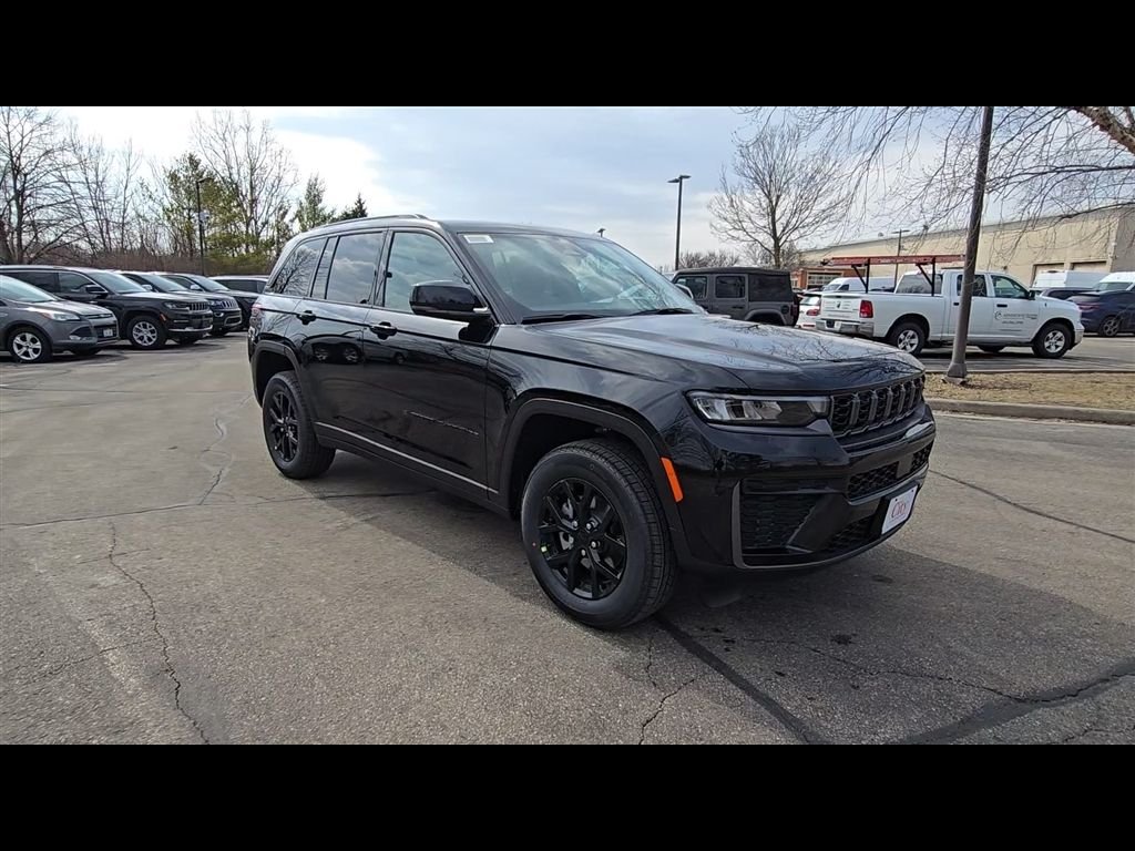 New 2026 Diamond Black Crystal Pearl-Coat Exterior Paint Jeep Altitude image 2