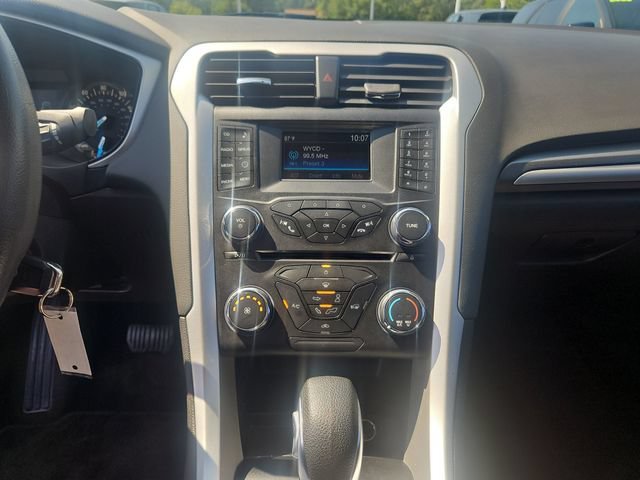 Used 2014 Gray Ford SE image 19