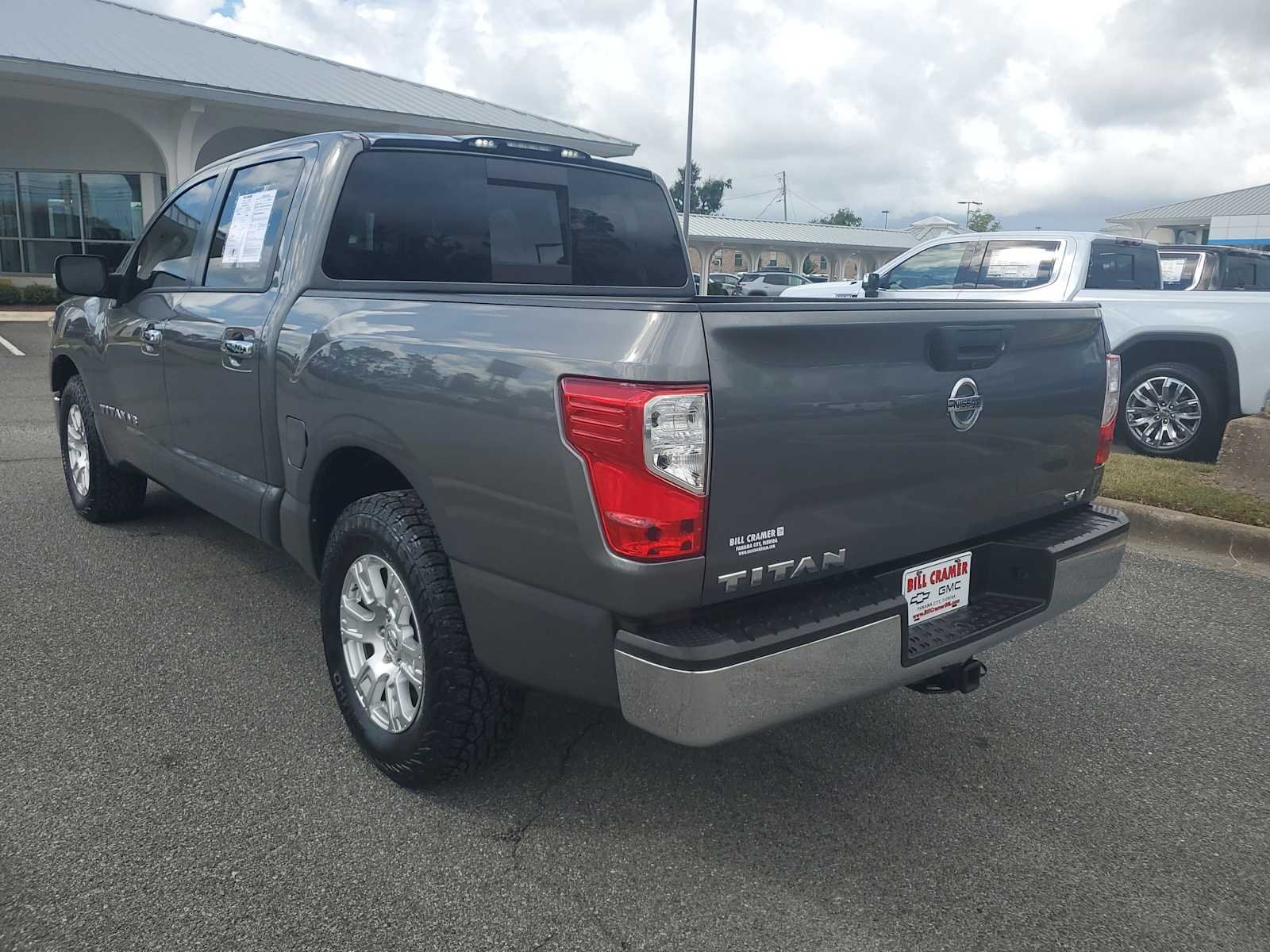 2019 Nissan Titan SV photo 3