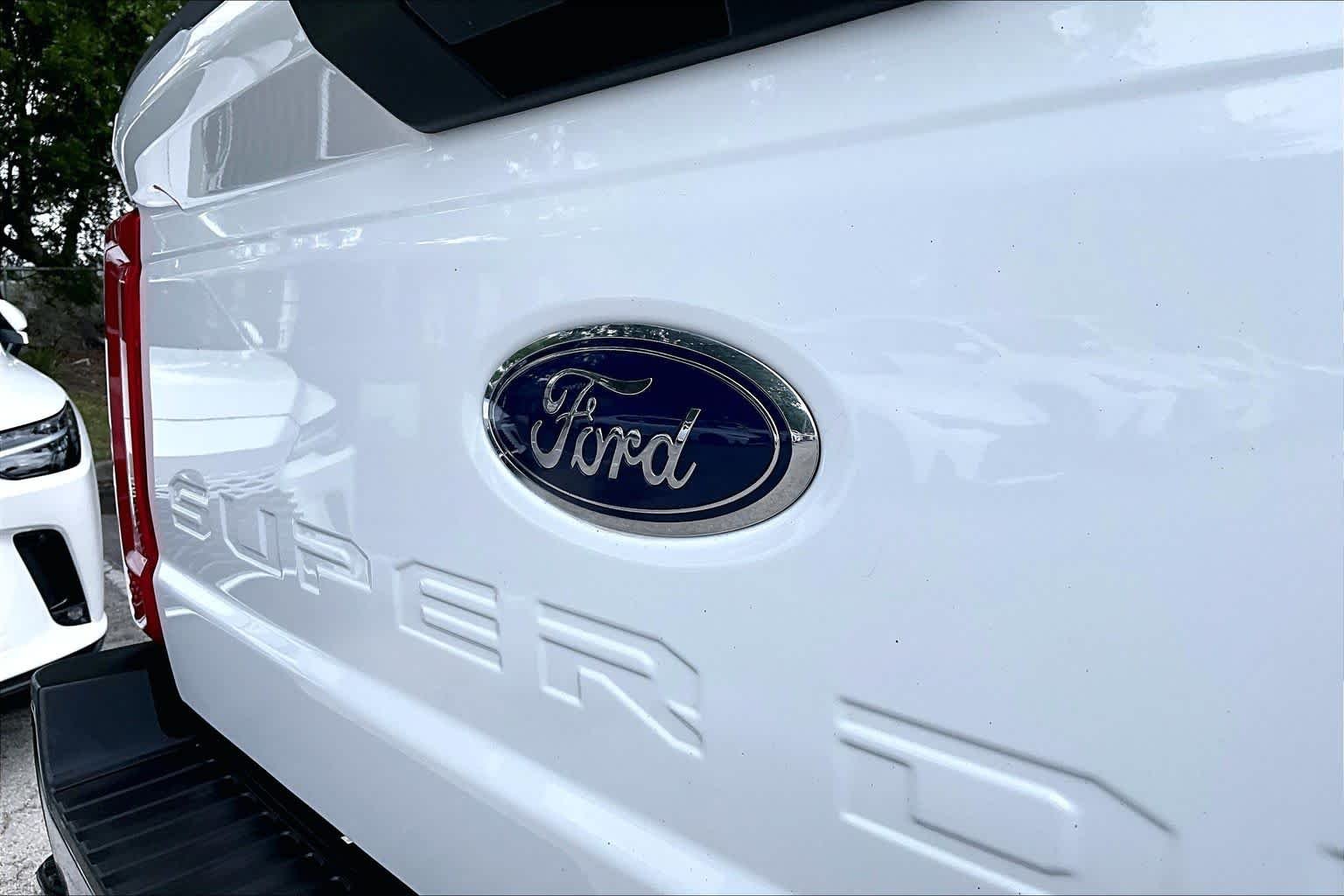 Used 2025 Oxford White Ford XLT image 31
