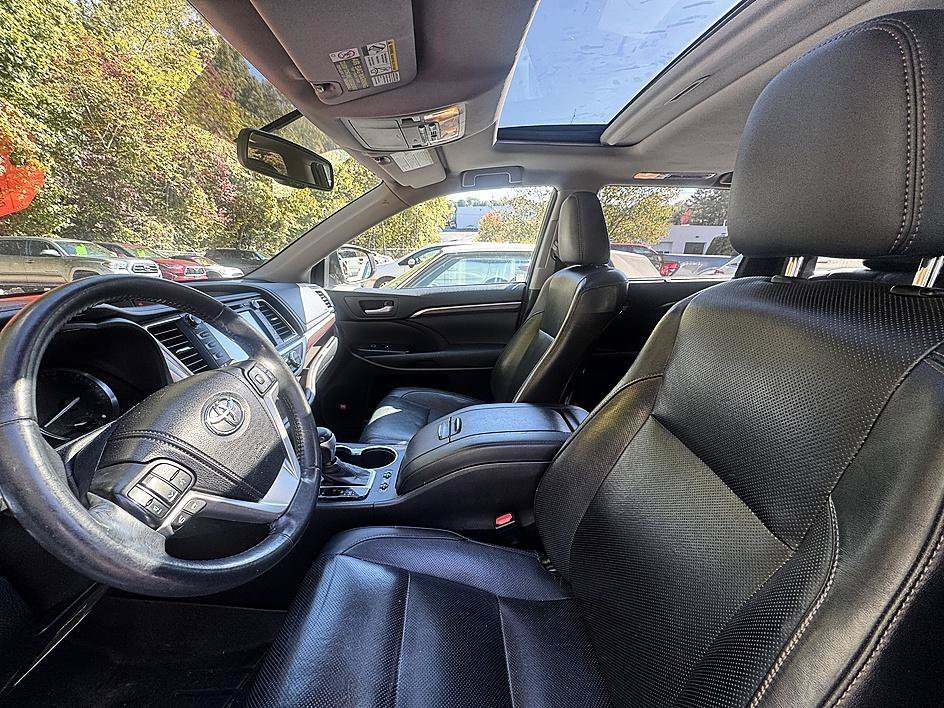 Used 2014 Blizzard Pearl Toyota Limited image 8