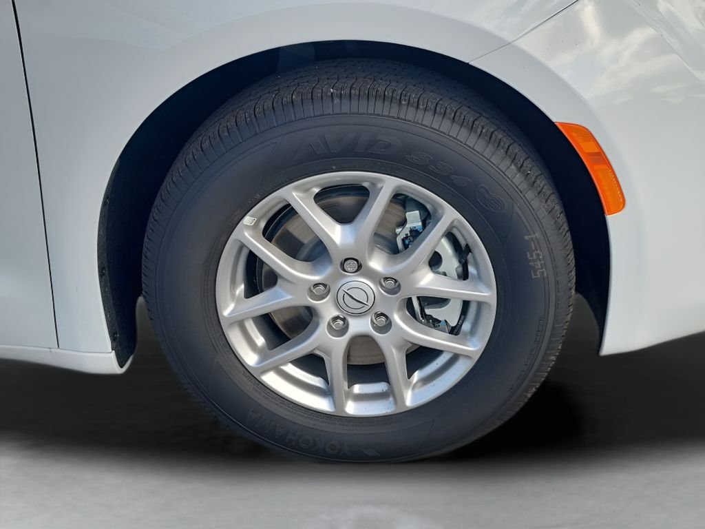 New 2026 Bright White Clear-Coat Exterior Paint Chrysler LX image 20