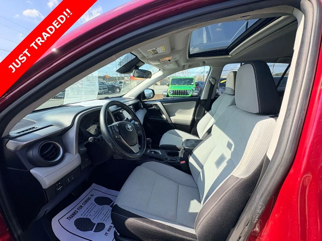 Used 2018 Red Toyota XLE image 20