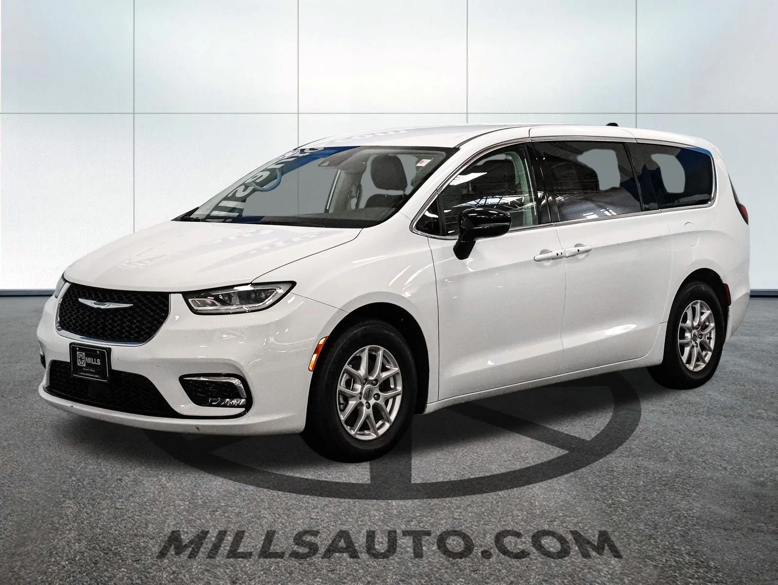 Used 2024 Chrysler Pacifica Touring L with VIN 2C4RC1BG7RR149698 for sale in Baxter, Minnesota