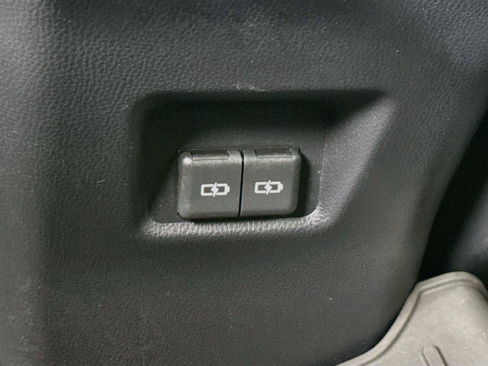 Used 2025 Ice Cap Toyota XLE image 37