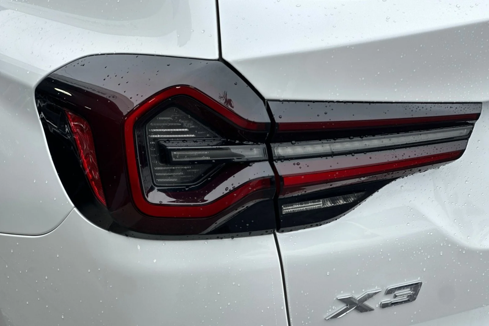 Used 2022 Mineral White Metallic BMW xDrive30i image 27