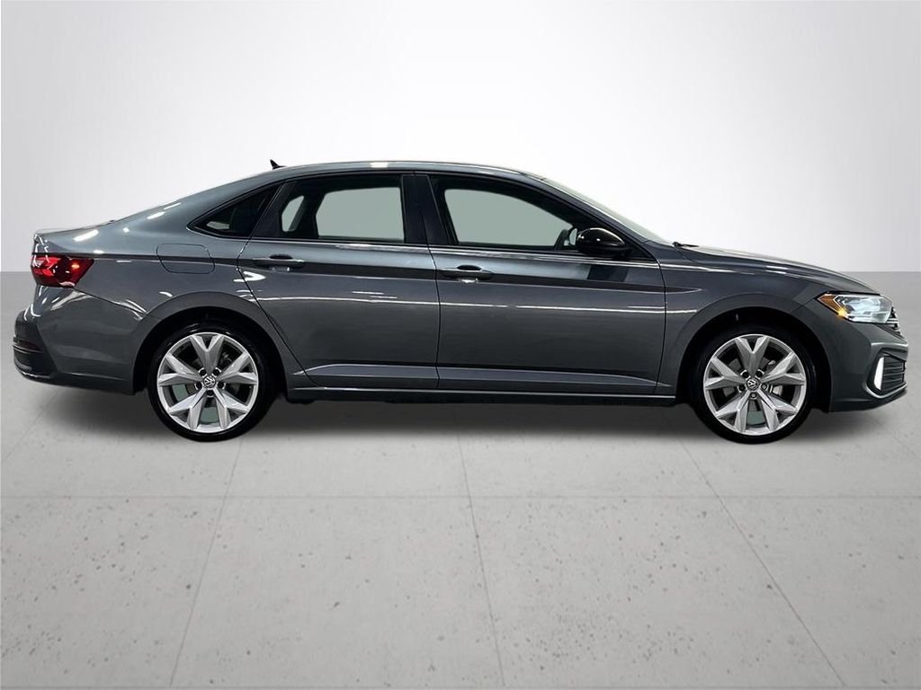 Used 2022 Platinum Gray Metallic Volkswagen 1.5T Sport image 9