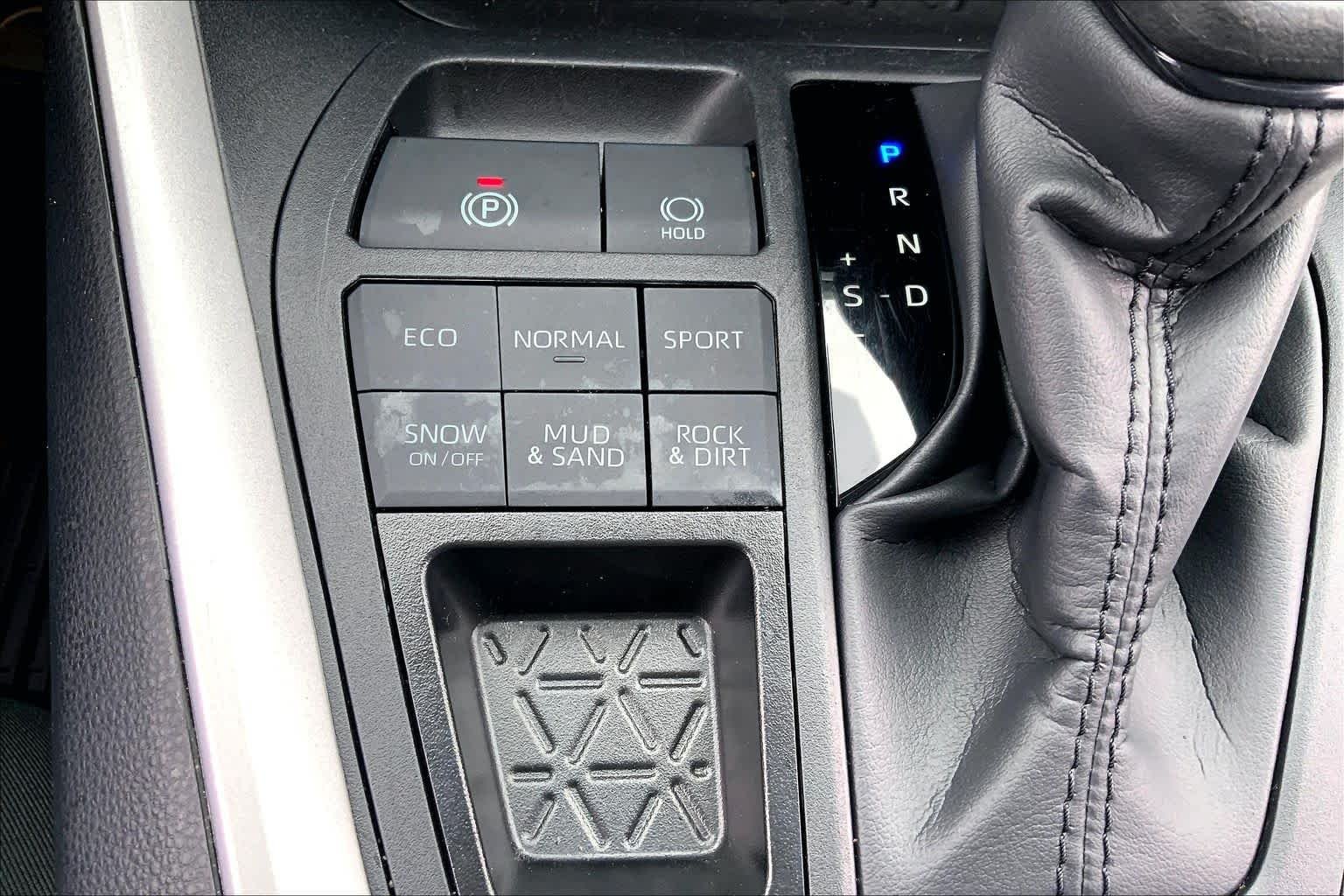 Used 2024 Silver Sky Metallic Toyota XLE image 34