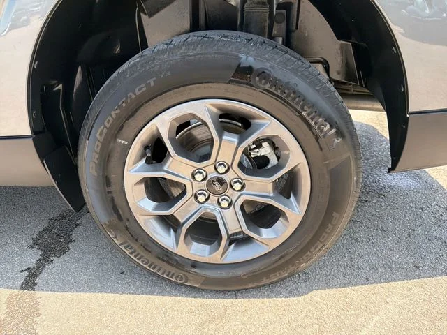 Used 2024 Gray Ford XLT image 31