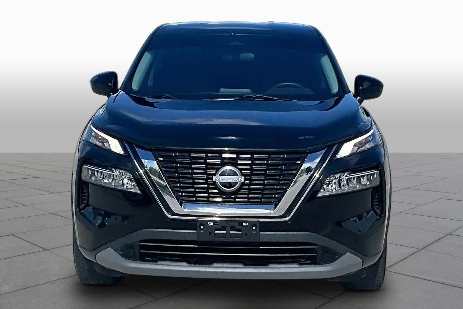 Used 2023 Super Black Nissan SV image 3