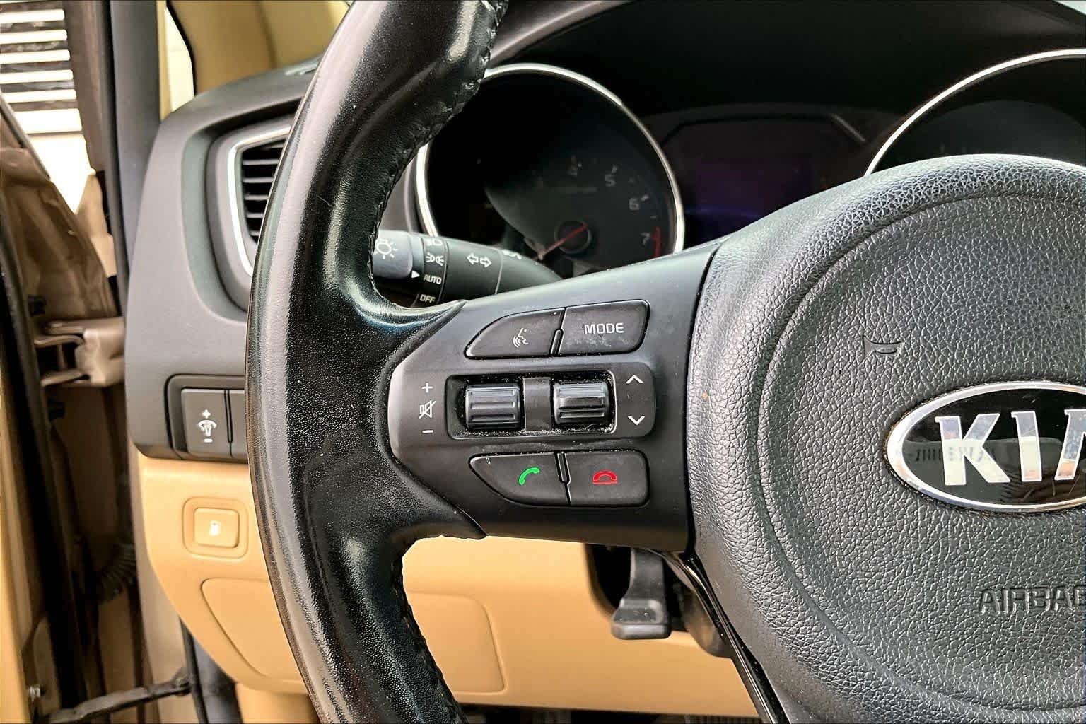 Used 2017 Beachwood Pearl Kia LX image 20