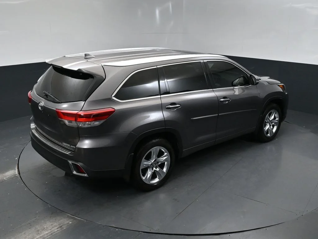 Used 2018 Gray Toyota Limited image 16
