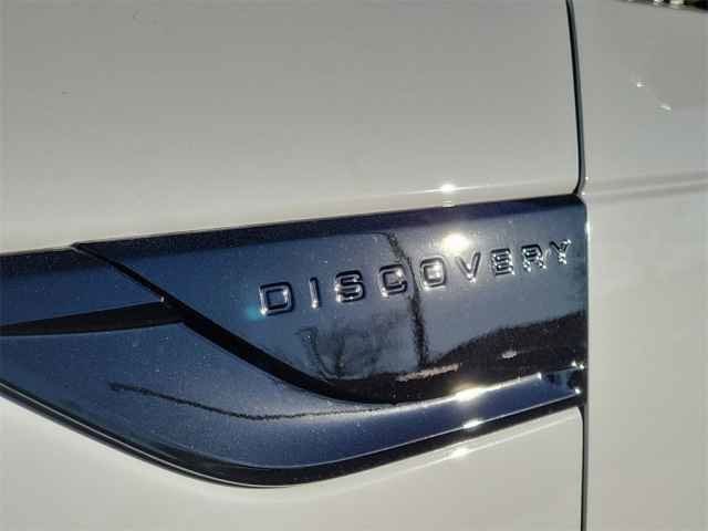 Used 2025 White Land Rover Dynamic se image 13