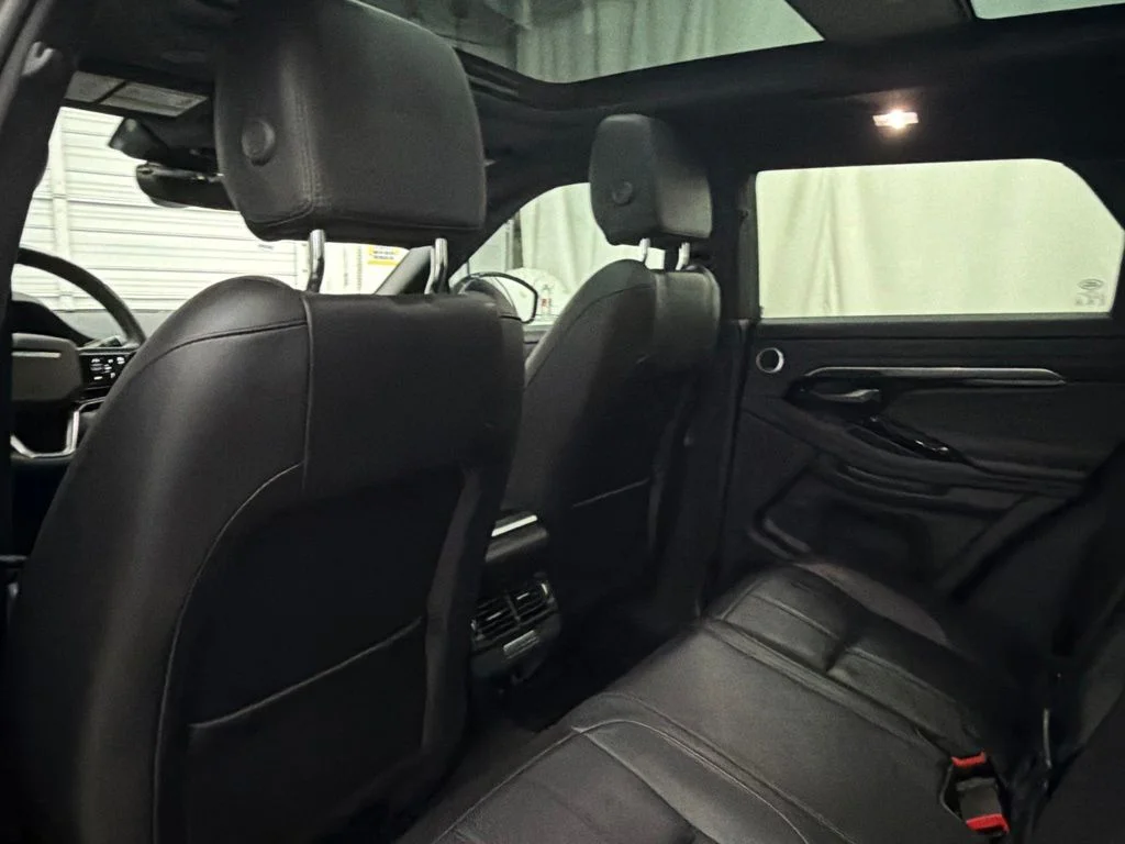 Used 2023 Black Land Rover SE image 17