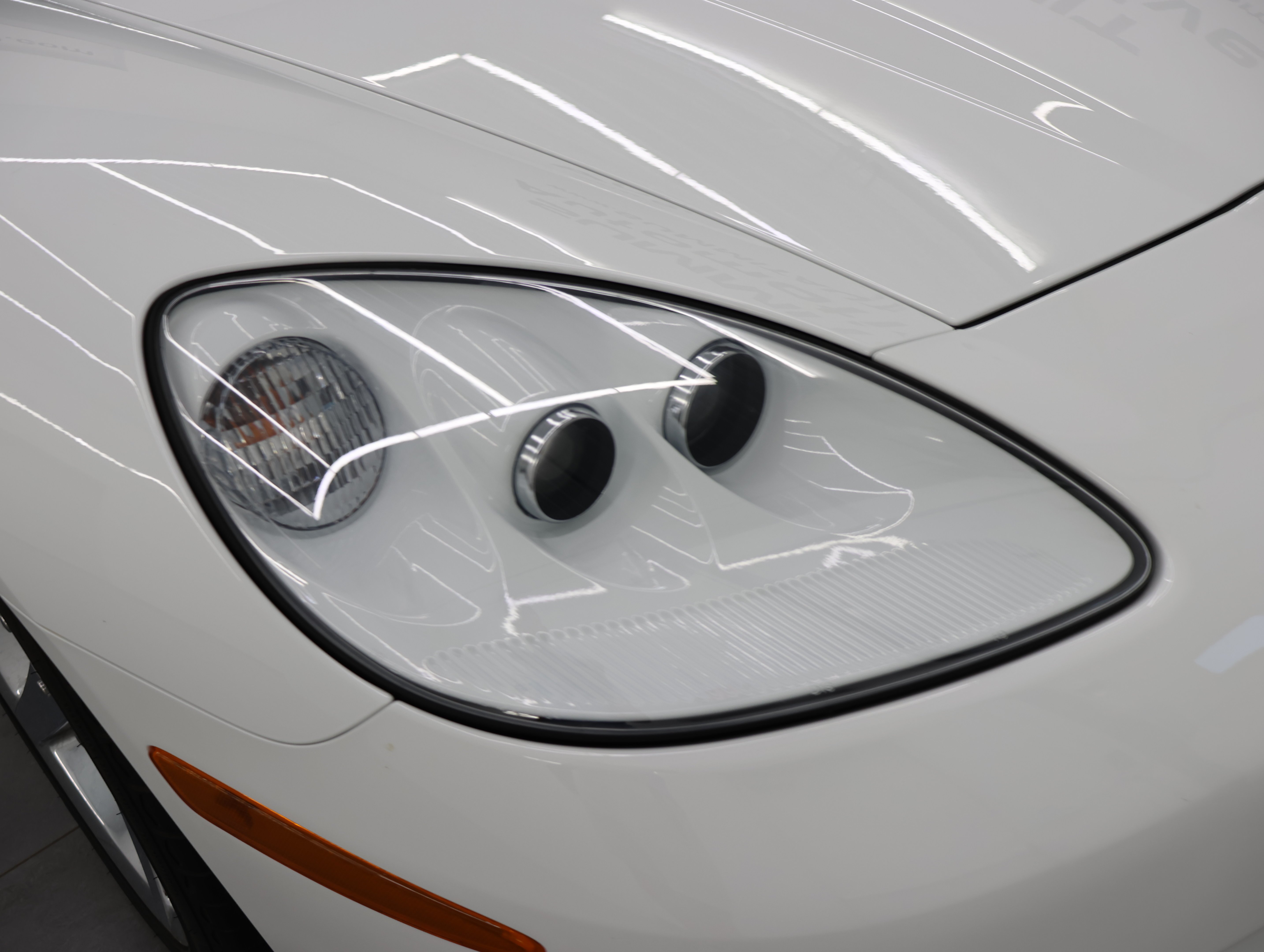 Used 2007 Arctic White Chevrolet  image 20