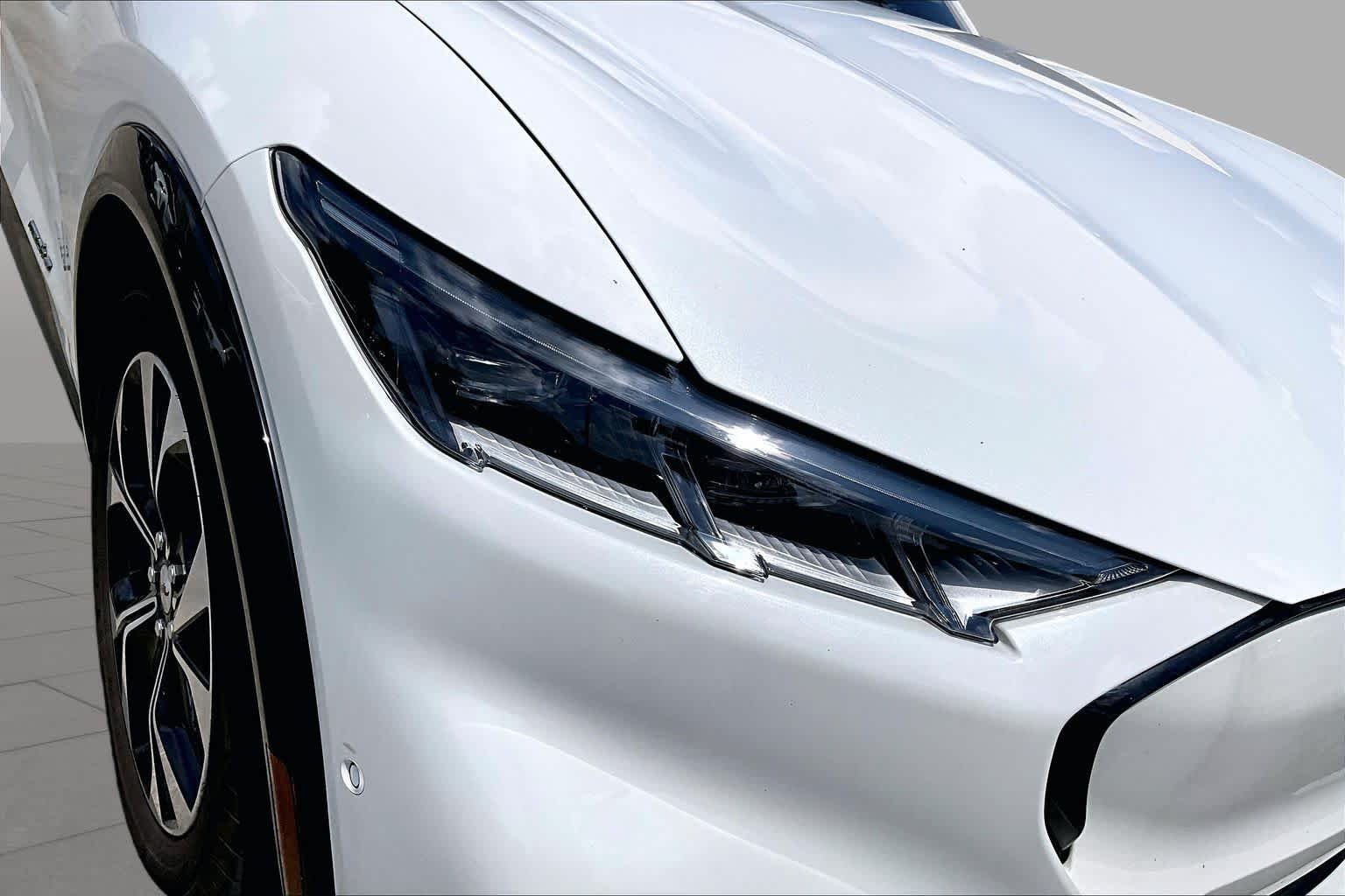 Used 2022 Star White Metallic Tri-Coat Ford Premium image 24