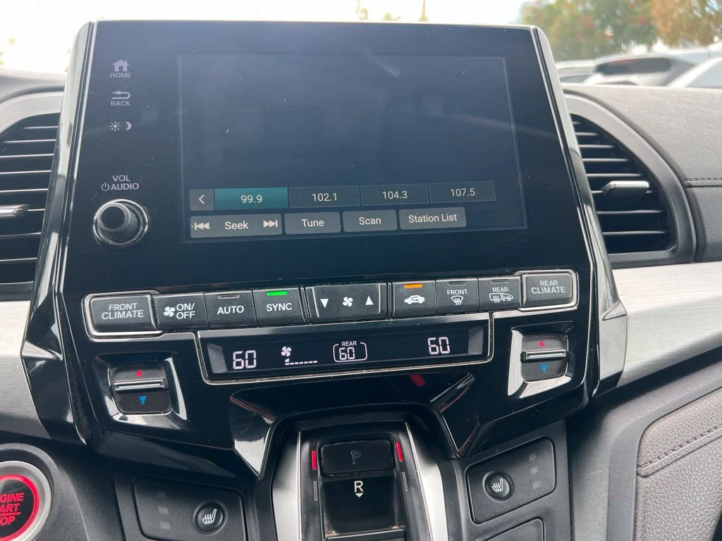 Used 2018 Forest Mist Metallic Honda Touring image 18
