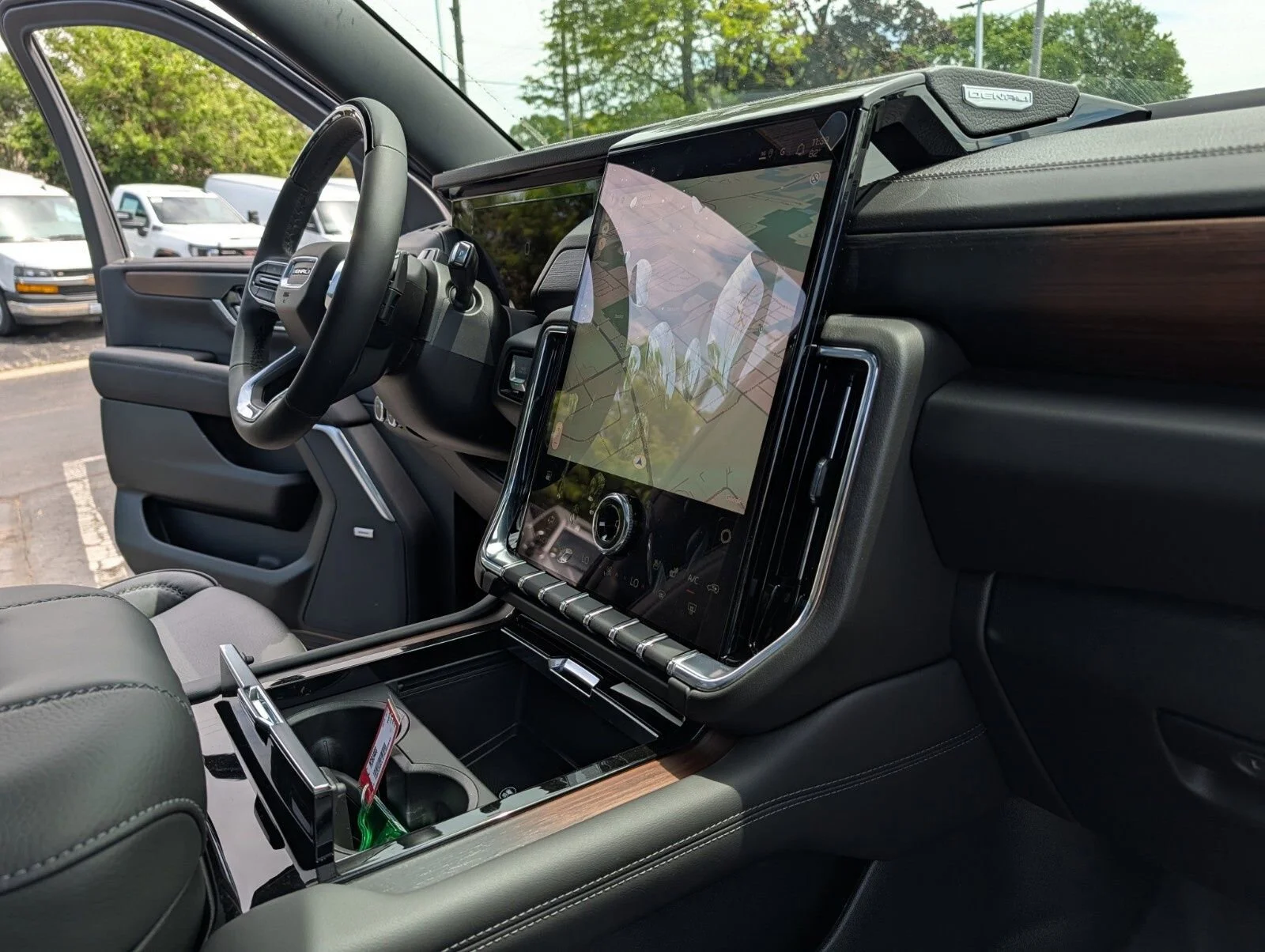 2026 GMC Yukon Denali - Photo 32