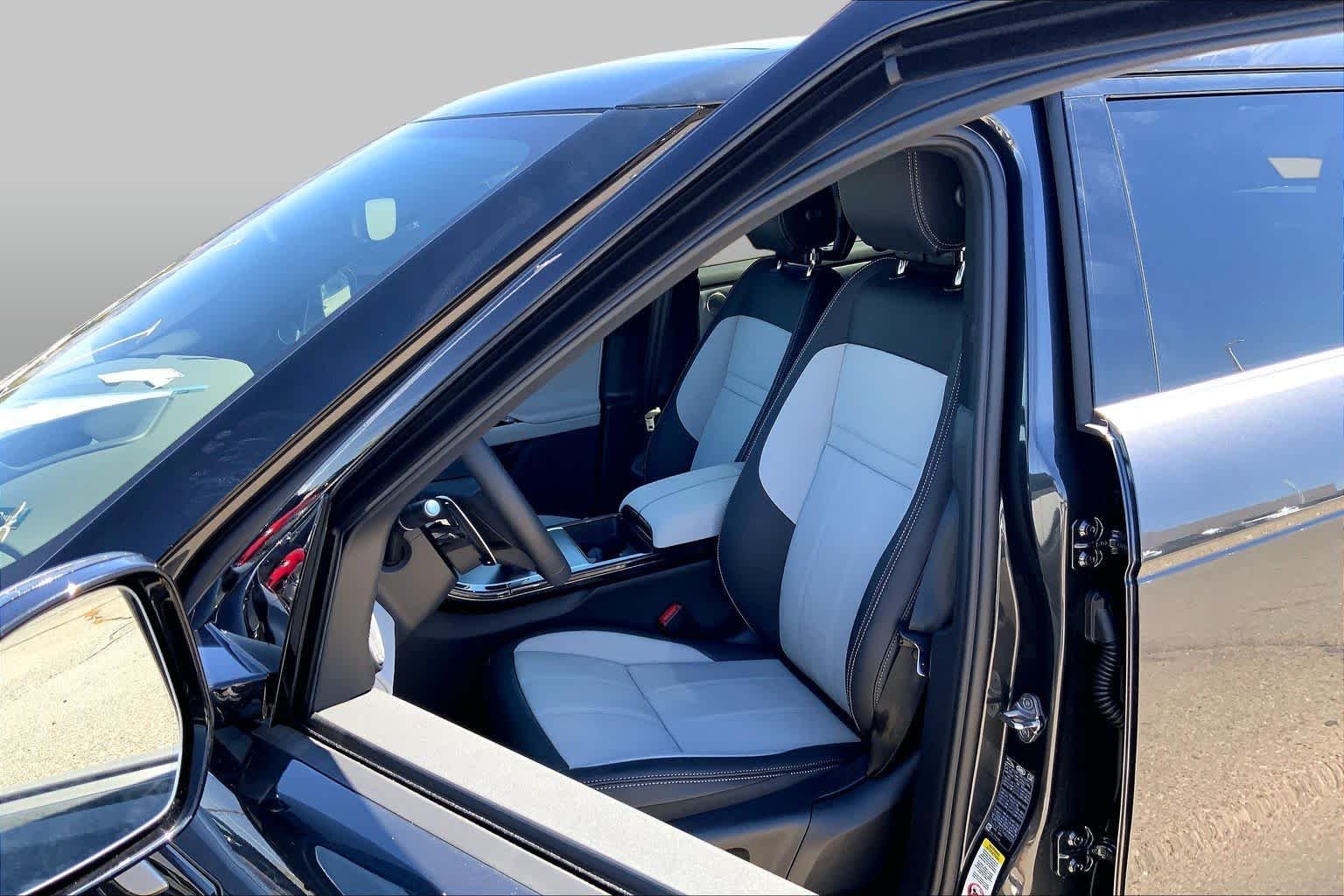 New 2026 Carpathian Grey Land Rover Hoxton Edition image 9