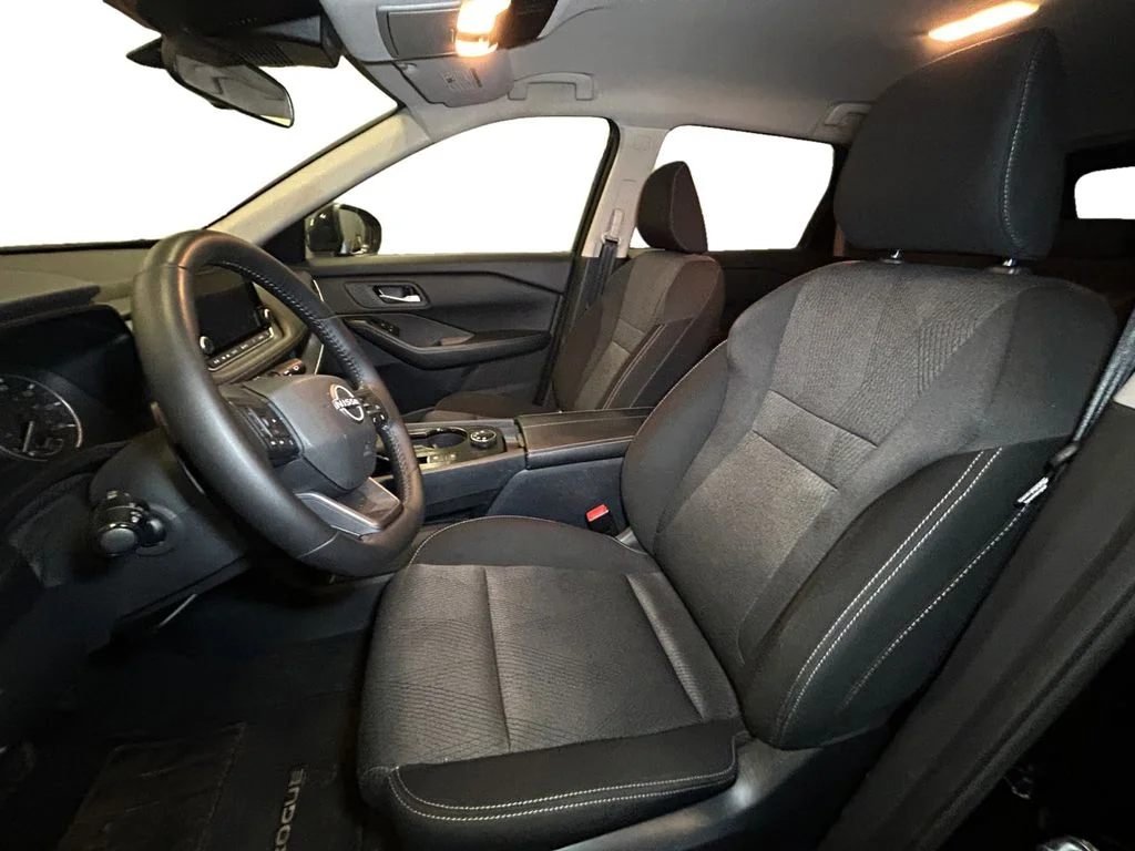 Used 2025 Super Black Nissan SV image 10