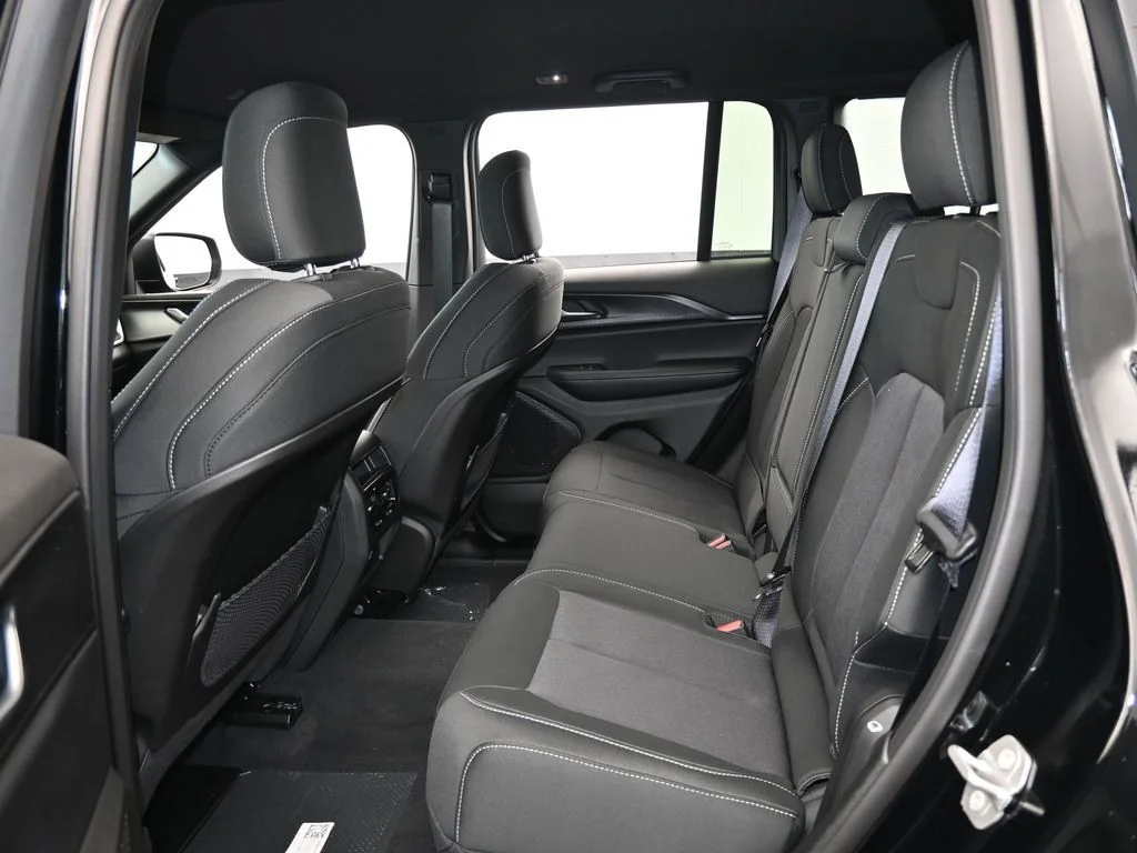 2025 Jeep Grand Cherokee Laredo - Photo 30