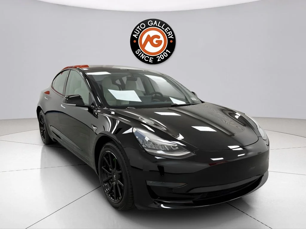 2019 Tesla Model 3 Rear-Wheel Drive Mid Range's photo