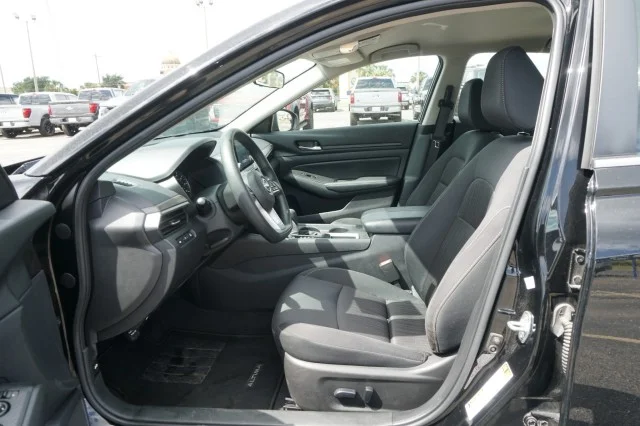 Used 2025 BLACK Nissan SV image 12