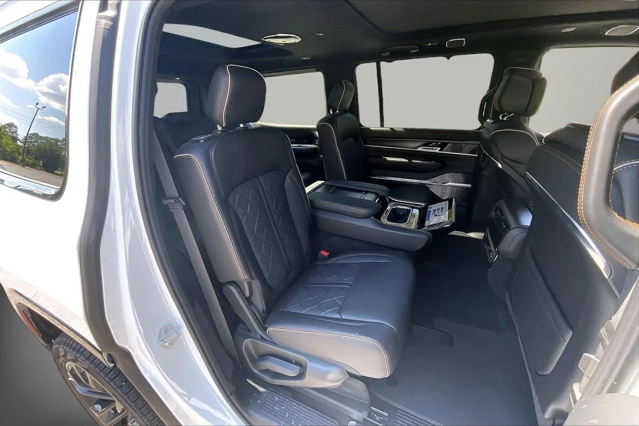New 2026 Bright White Clearcoat Jeep Summit Reserve image 21