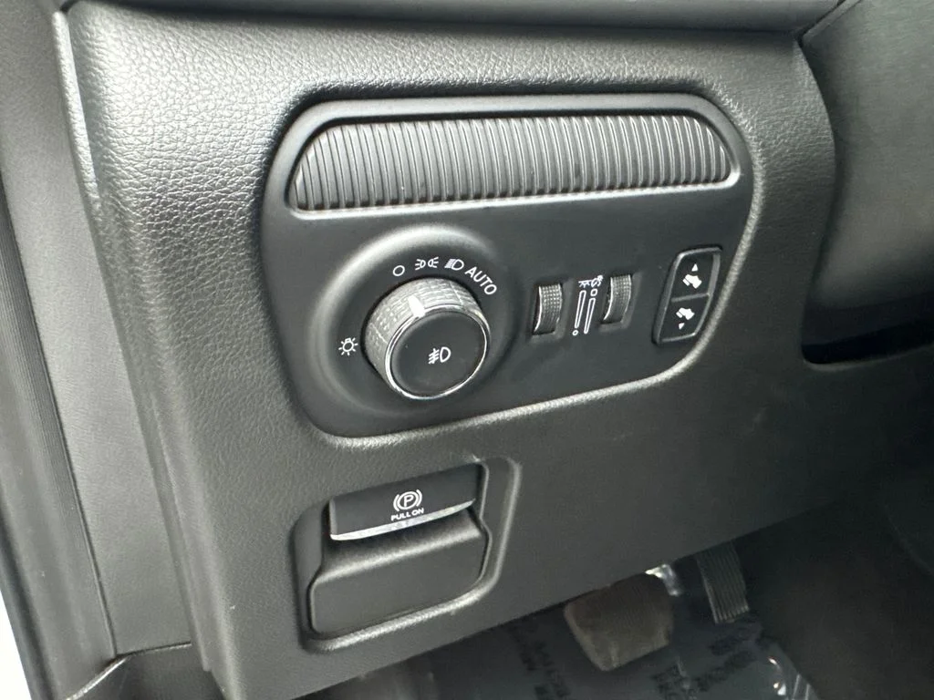 Used 2024 White Jeep Series II image 59