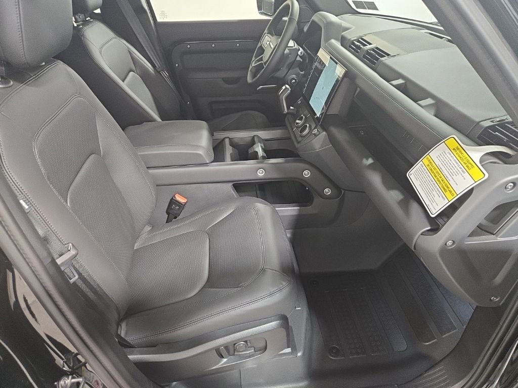 New 2026 Santorini Black Land Rover S image 27