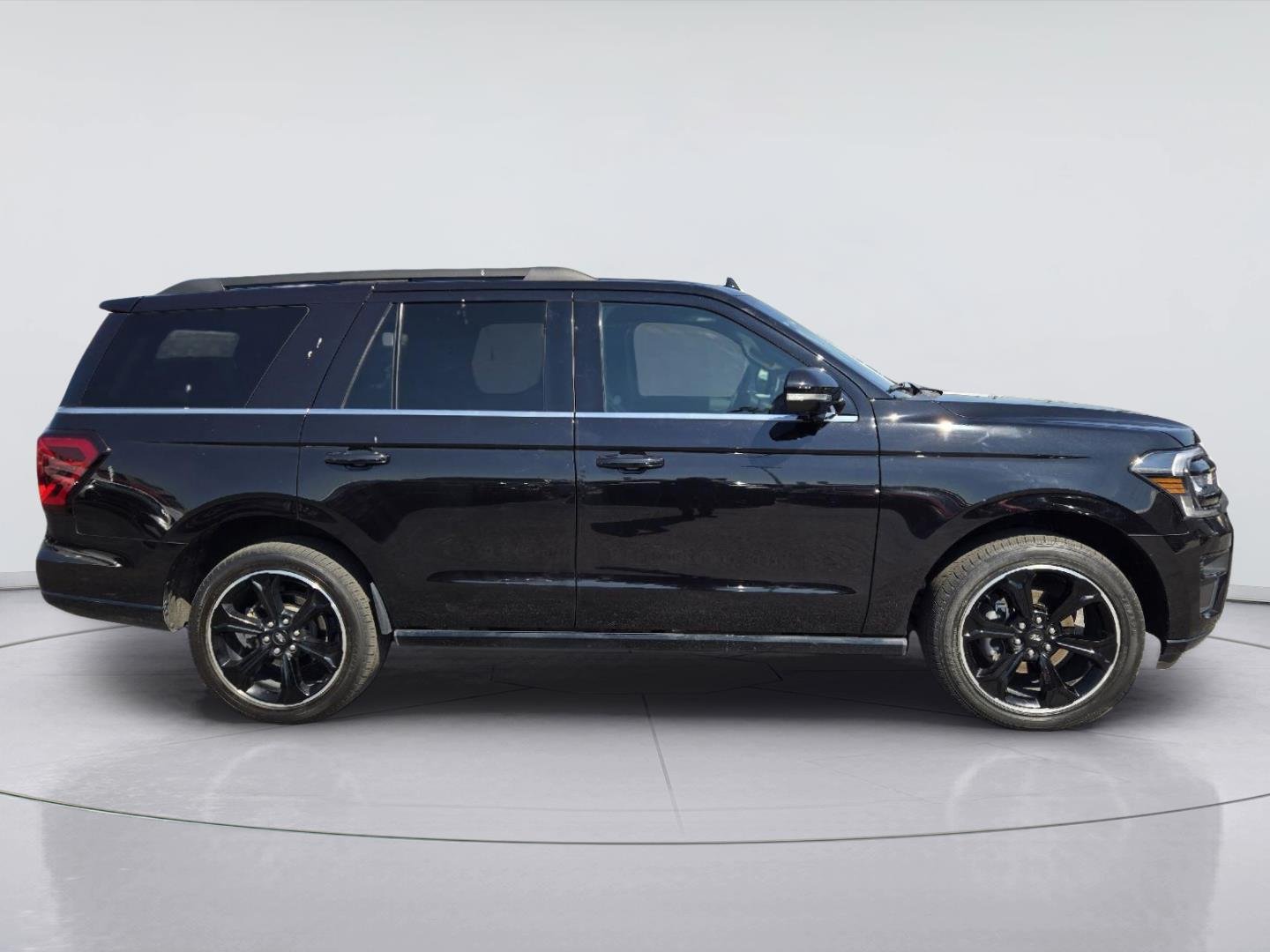 Used 2023 Agate Black Ford Limited image 4