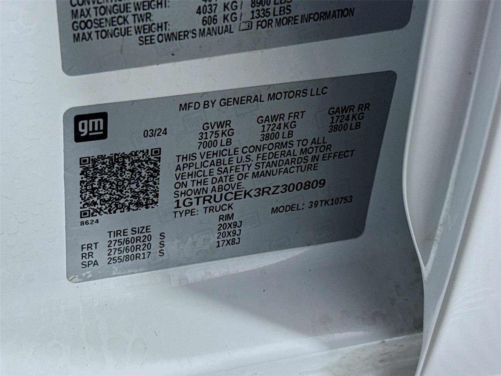 Used 2024 Summit White GMC Elevation image 31