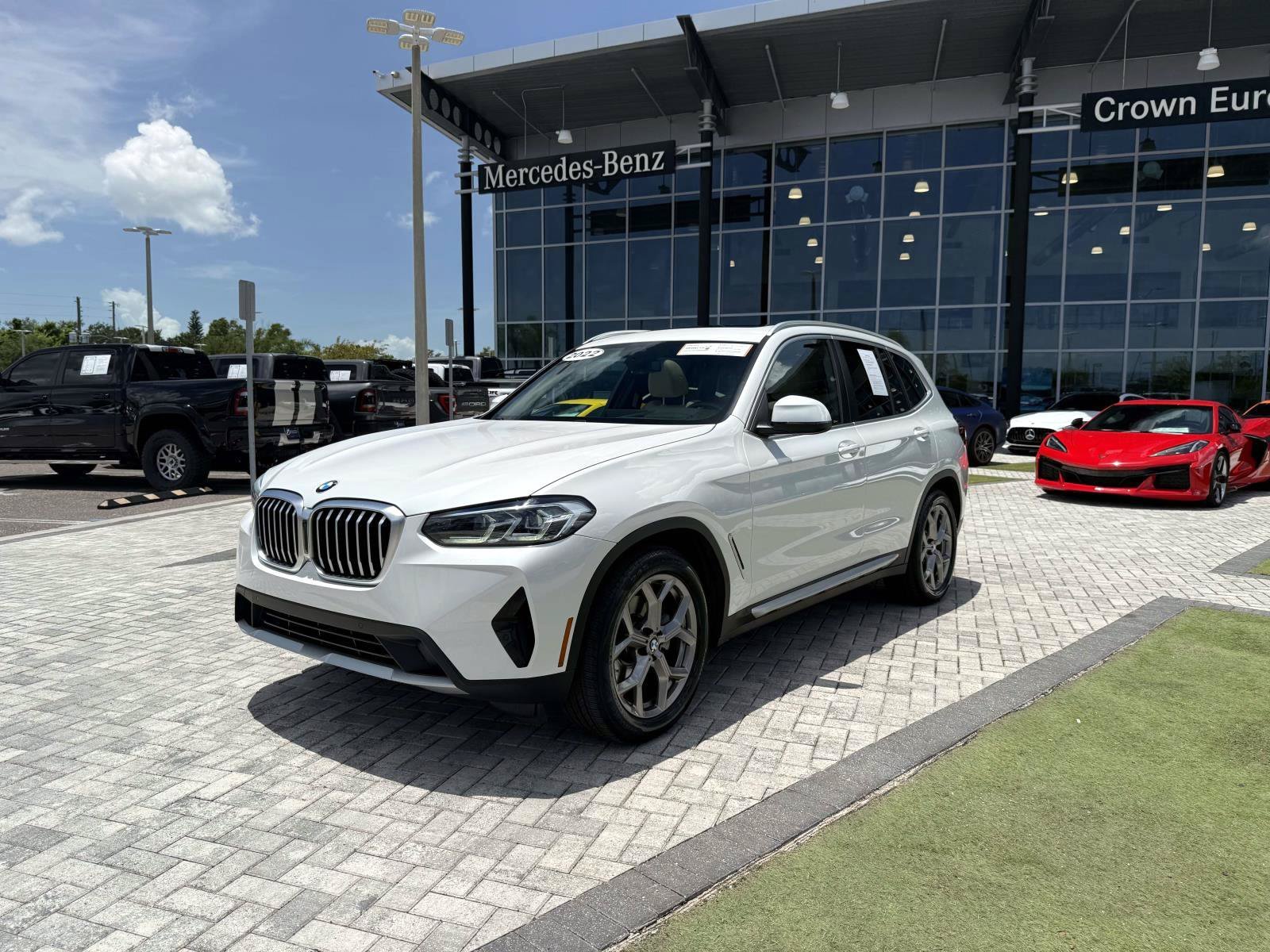 Used 2022 Mineral White Metallic BMW sDrive30i image 2