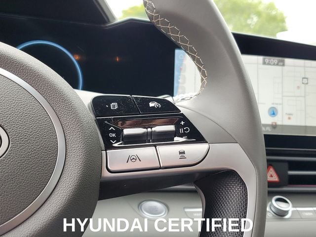 Used 2025 Red Hyundai SEL Convenience image 15