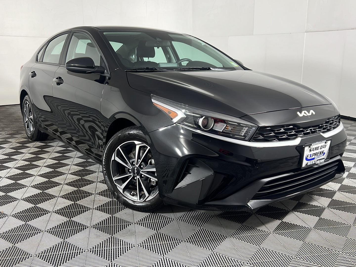 Used 2023 Aurora Black Pearl Kia LXS image 22